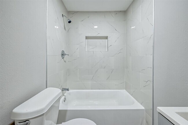 Building Photo - 3274 Reeves St