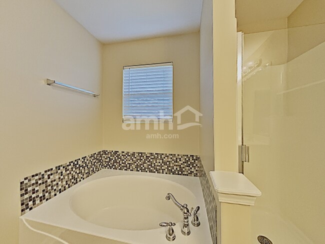 Building Photo - 1039 Vanguard Dr