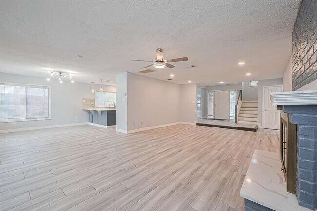 Building Photo - 2115 Streamcrest Ln