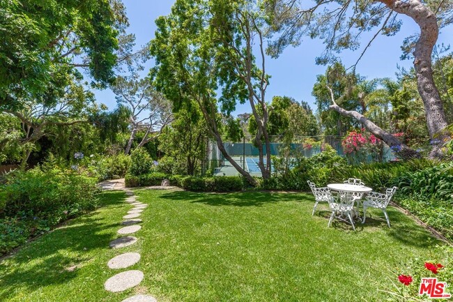 Building Photo - 28818 Selfridge Dr