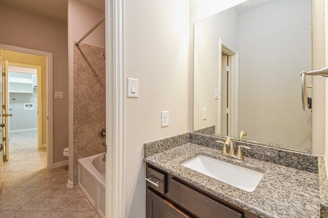 Building Photo - 9403 Briscoe Bend Ln