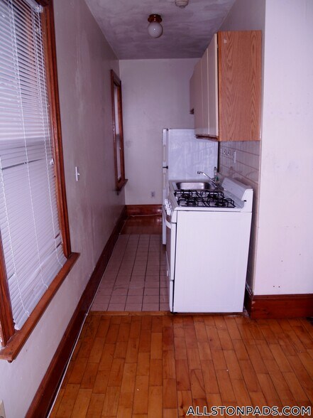 Building Photo - 36 Linden St