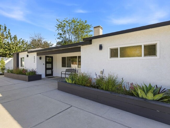 Building Photo - 8446 Penfield Ave