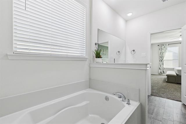 Building Photo - 11112 Canyon Oak St