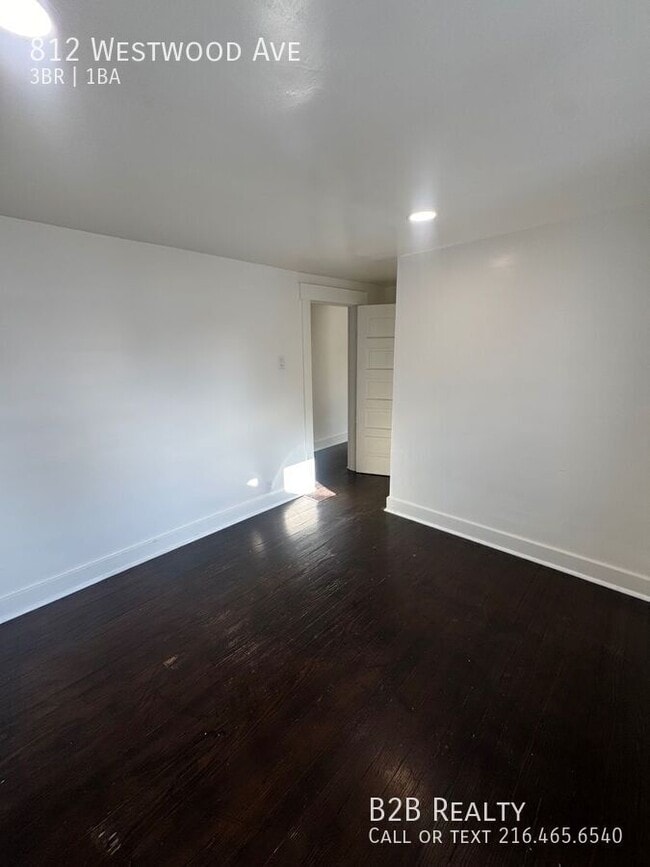 Building Photo - 812 Westwood Ave