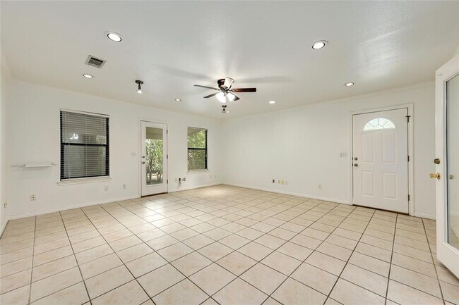 Building Photo - 6713 Silvermine Dr