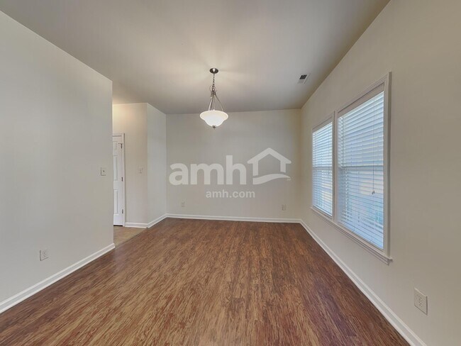 Building Photo - 645 Commander Dr