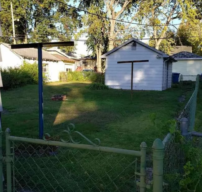 Building Photo - Newly Renovated 2 bed 1 bath Cottage Close...