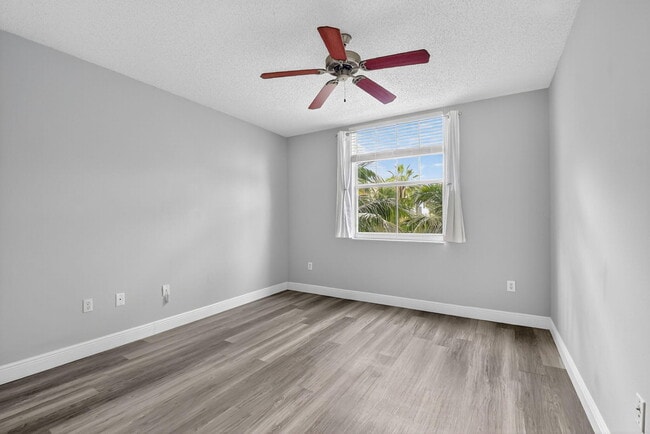 Building Photo - 780 S Sapodilla Ave