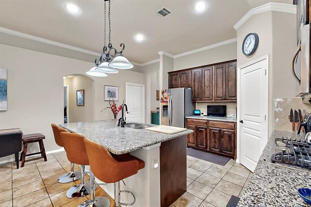 Building Photo - 733 Ravenwood Dr