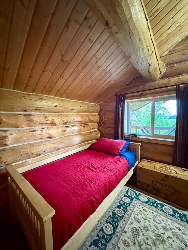 Building Photo - ALASKAN CABIN IN THE WOODS!