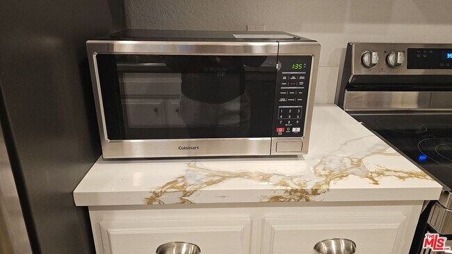 Building Photo - 3851 Amberly Dr