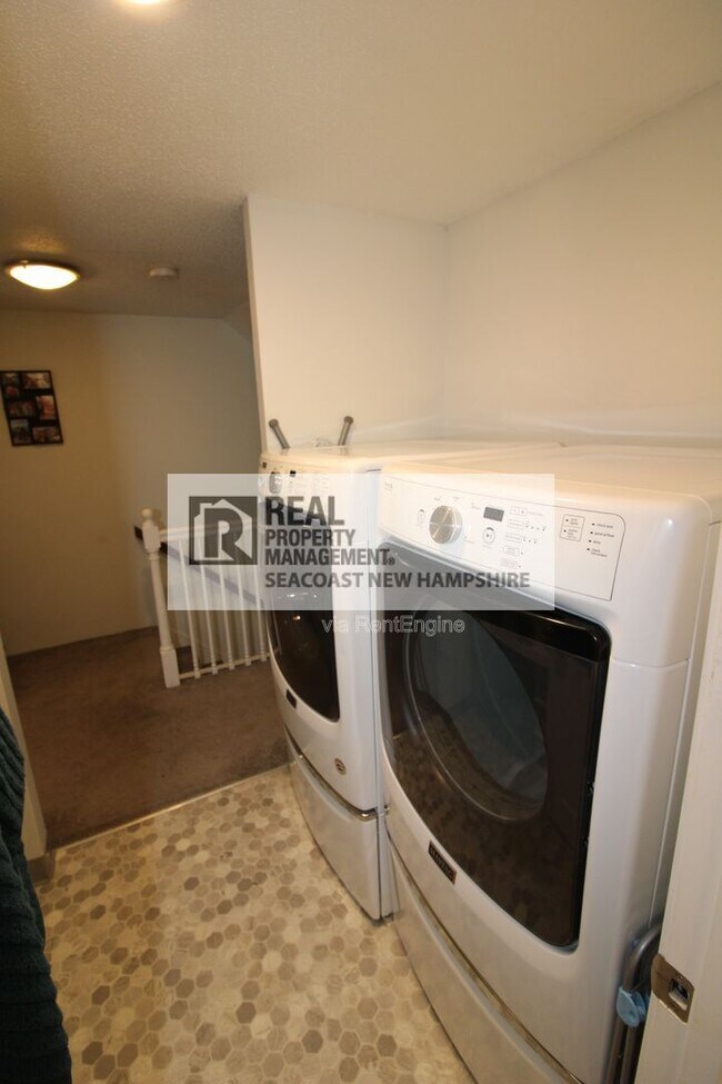 Building Photo - 203 Piscassic St