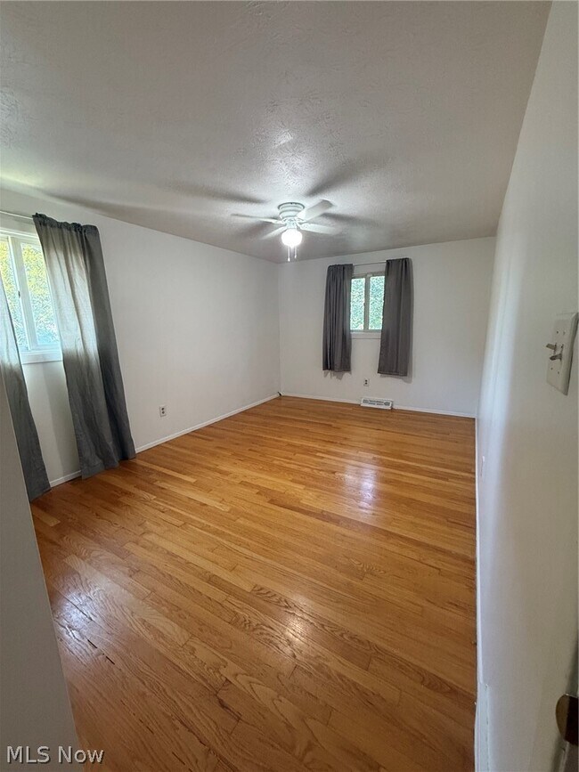 Building Photo - 6580 Forest Glen Ave