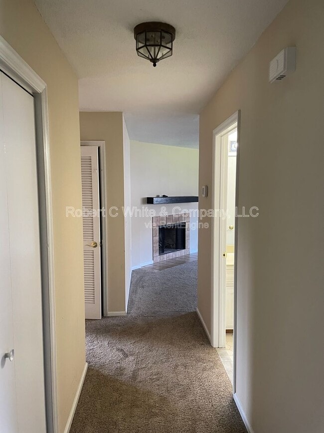 Building Photo - 27 White Birch Ln