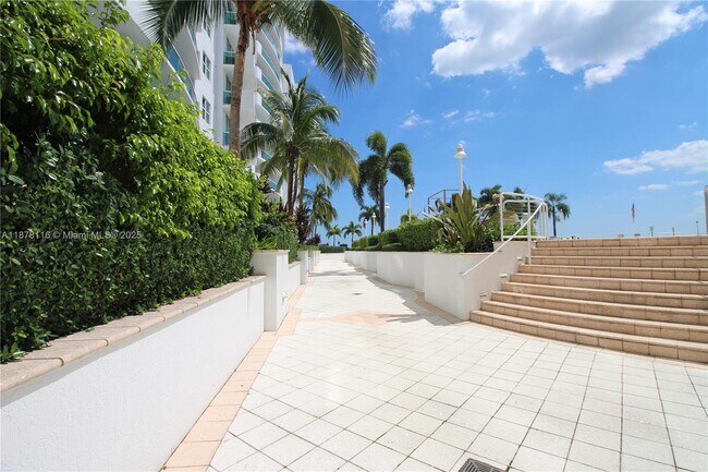Building Photo - 7910 Harbor Island Dr