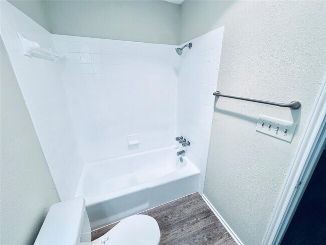 Building Photo - 379 Fantail Loop