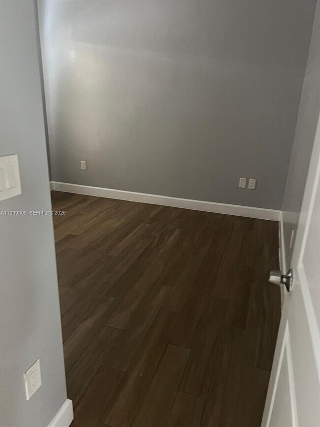 Building Photo - 1221 NE 9th St