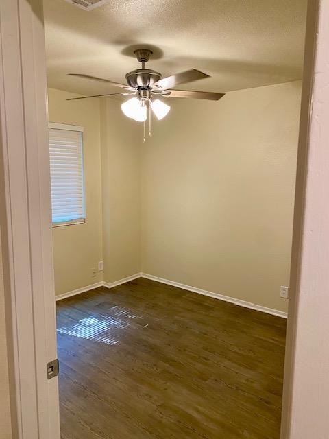 Building Photo - 1402 Summer Creek Dr