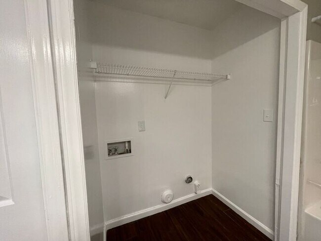 Building Photo - NW Townhome off of New Garden, Updated, Wo...