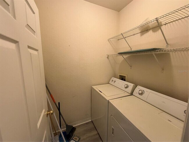 Building Photo - 3561 Conroy Rd