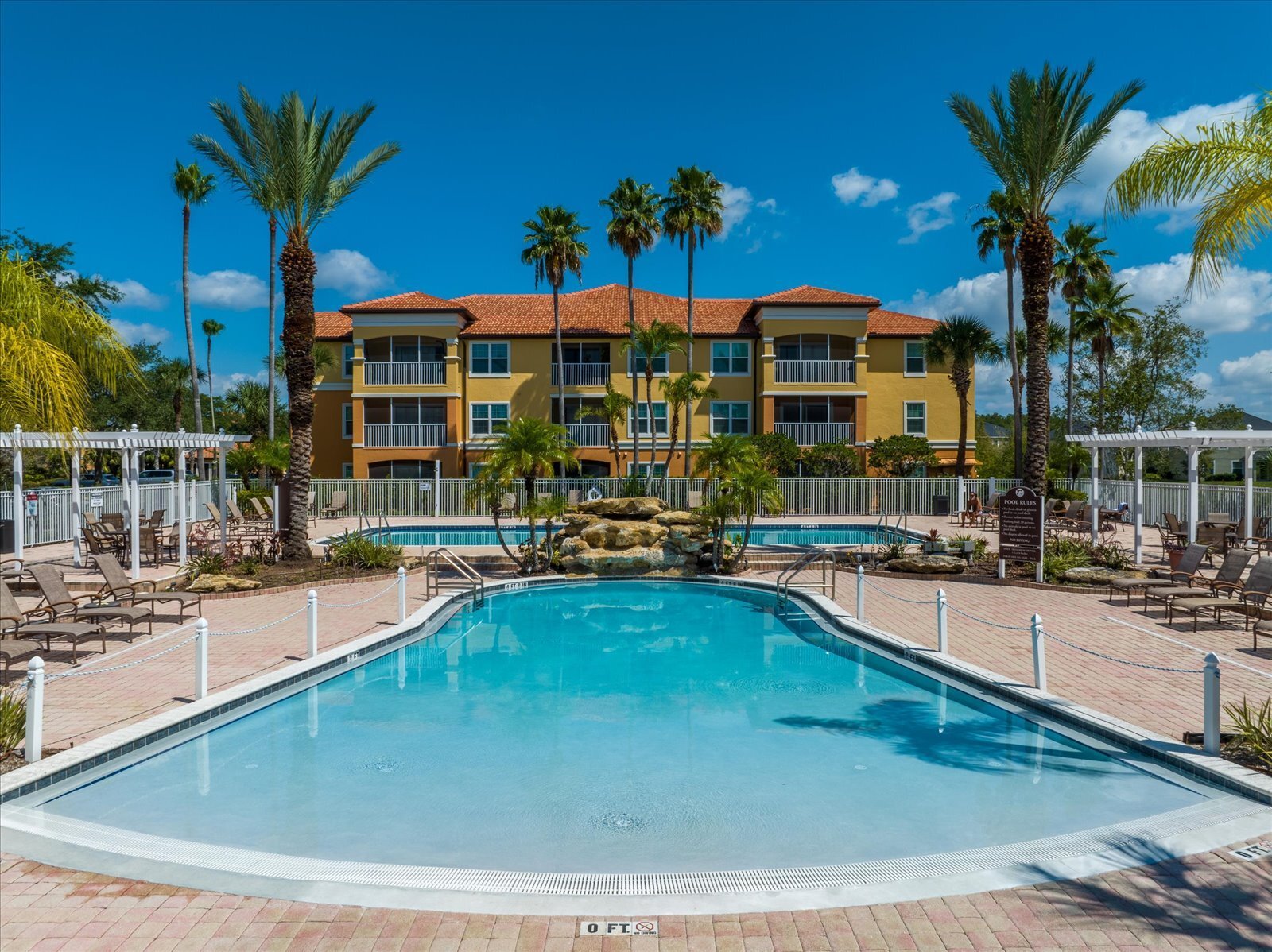 Building Photo - 5475 Vineland Rd