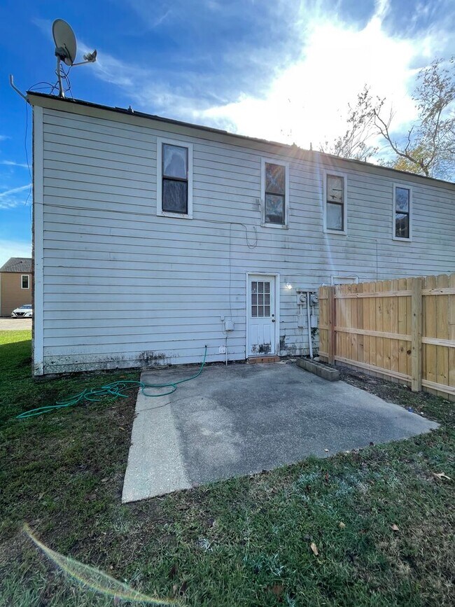 Building Photo - Townhouse: Old Jefferson