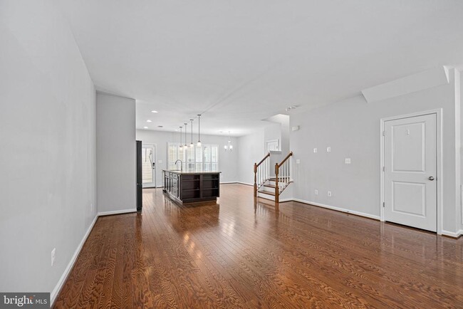 Building Photo - 214 Almond Dr