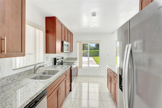 Building Photo - 4931 SW 132nd Ave