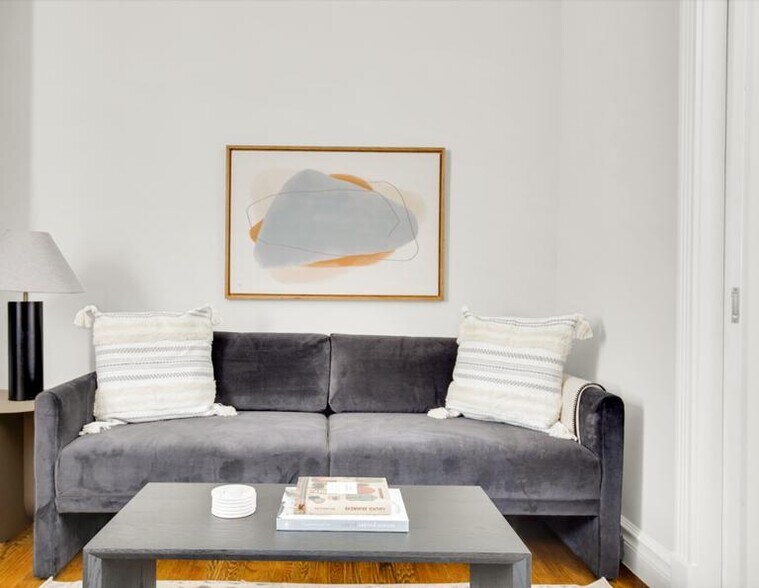 Building Photo - 314 E 106th St