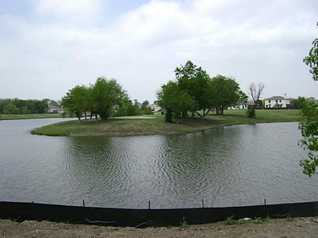 Building Photo - 2316 White Oak Dr