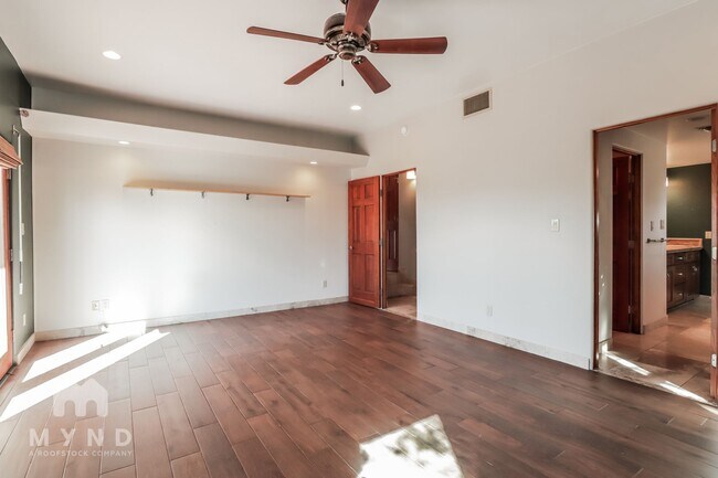 Building Photo - 5727 N PSO Ventoso