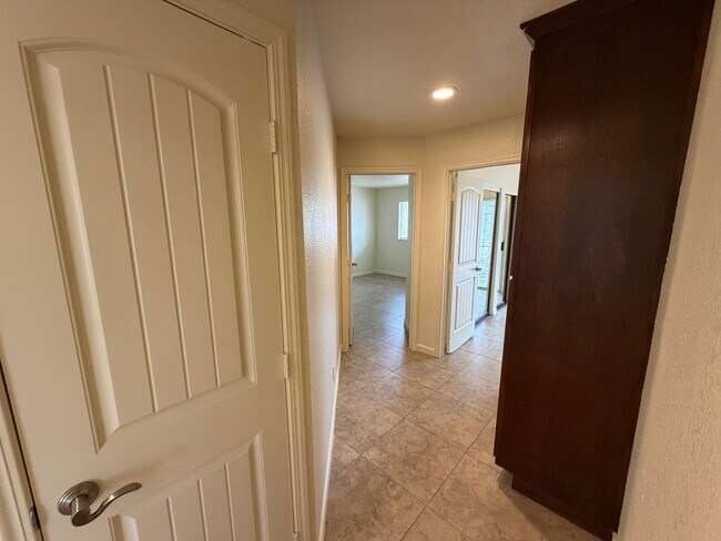 Building Photo - Beautiful Updated Home