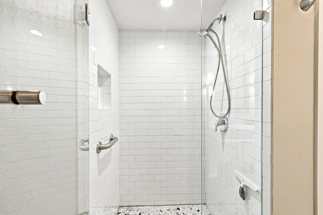 Building Photo - 940 Sealane Dr