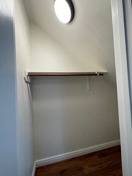 Closet 1st floor - 5011 Mallow St