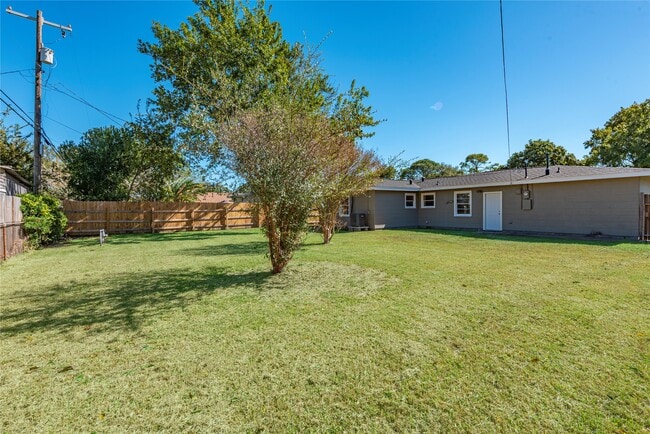 Building Photo - 322 24th Ave N