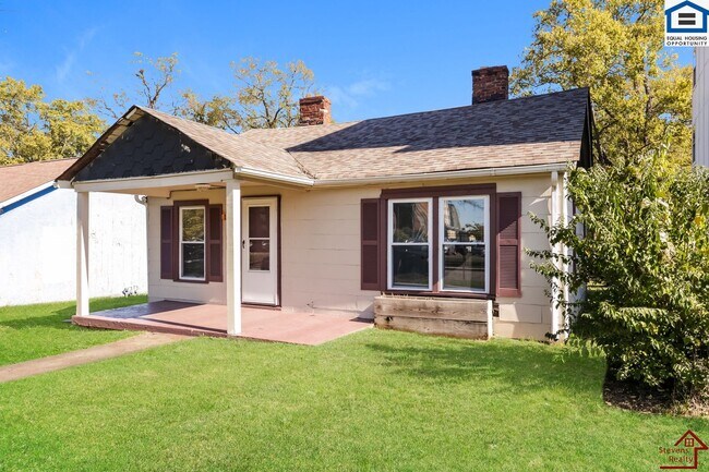 Building Photo - 1002 33rd Ave N