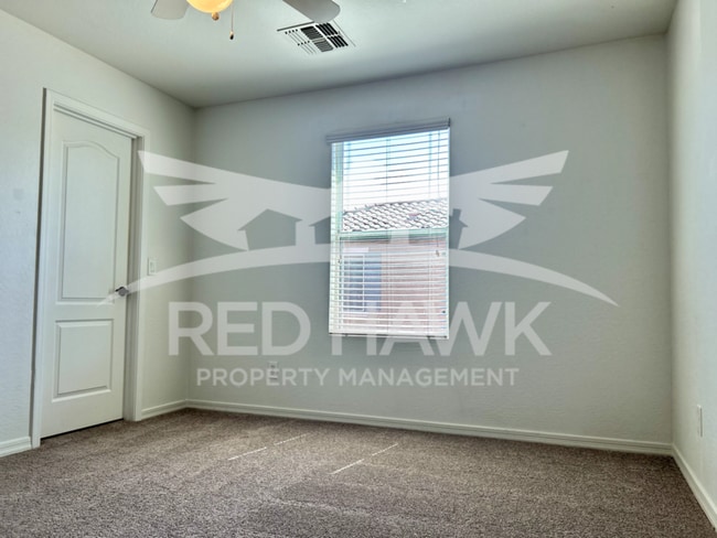 Building Photo - 980 S Huish Dr