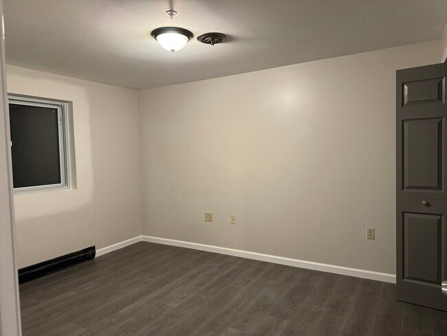 Building Photo - 355 S Main St