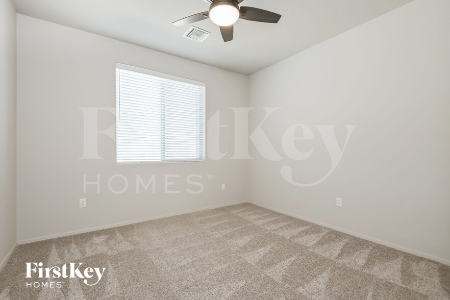 Building Photo - 9662 S Via Bandera