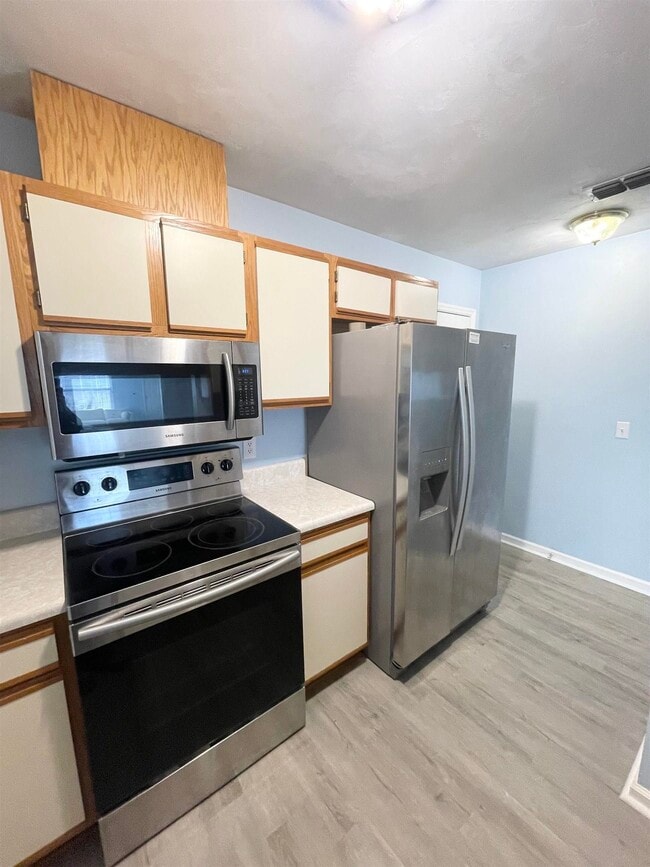 Building Photo - 4112 Mission Trace Blvd