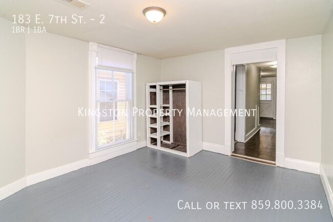 Building Photo - Adorable 1 bedroom Now Available !!! 1/2 o...