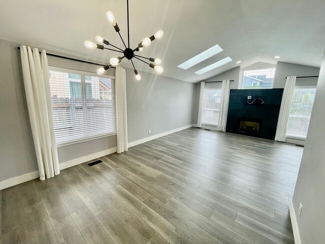 Building Photo - **$500 Move in Credit** 3 Bed/2 Bath Home.  Fresh and Modern Interior.  A/C, Garage, and Fenced Y...