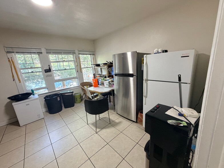 Building Photo - 1780 Le Roy Ave