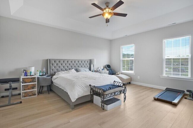 Building Photo - 9366 Alder Dr