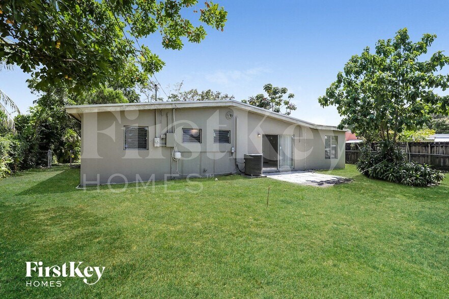 Building Photo - 6487 SW 26th St