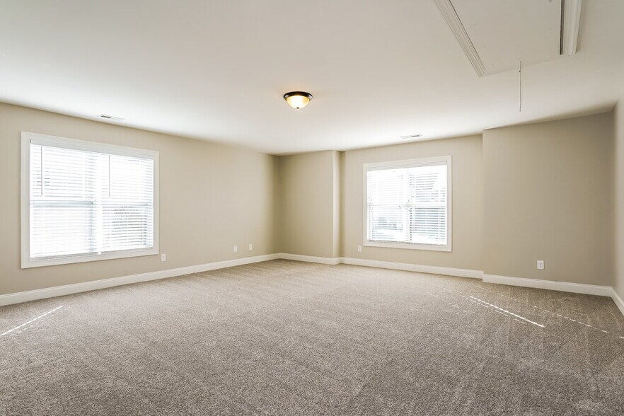 Building Photo - 56 Oakton Dr