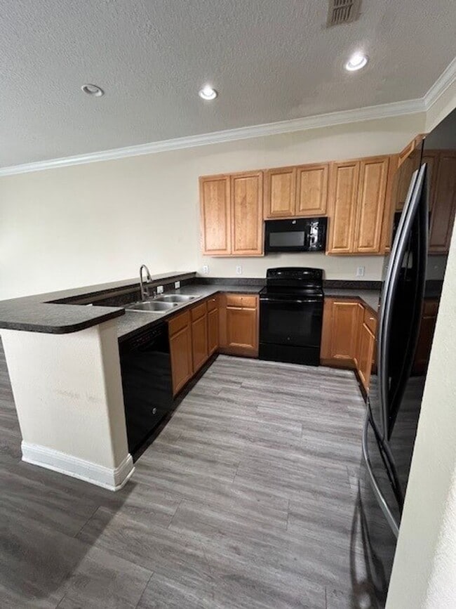 Building Photo - *** 3/2.5  with 1 car garage/ Townhouse Th...
