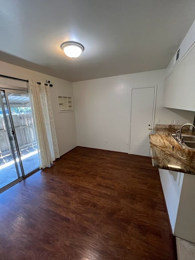 Building Photo - Charming Apartment with Solar