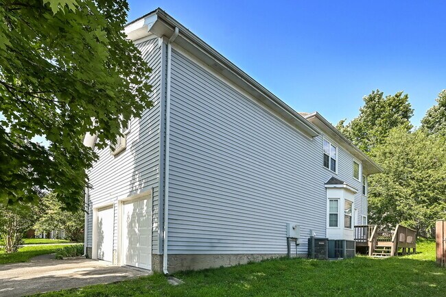 Building Photo - 1472 Aaronwood Dr